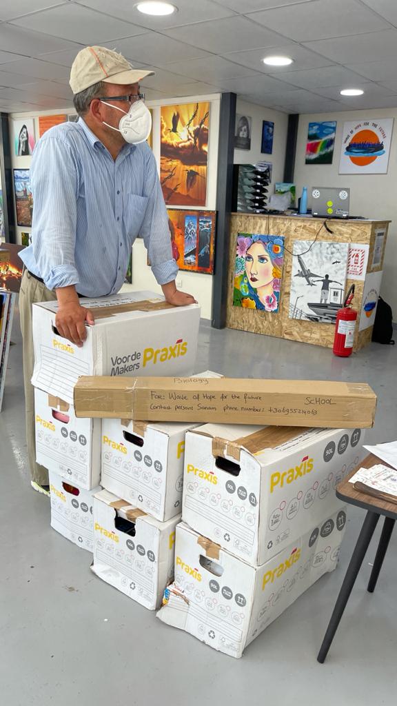 Gifts from the Netherlands to Lesbos 🚛